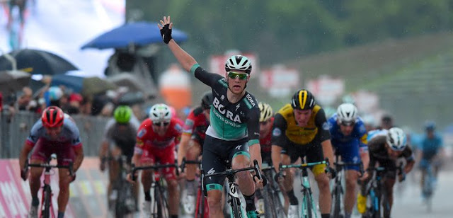 Second incredible stage win for Sam Bennett at the Giro d’Italia