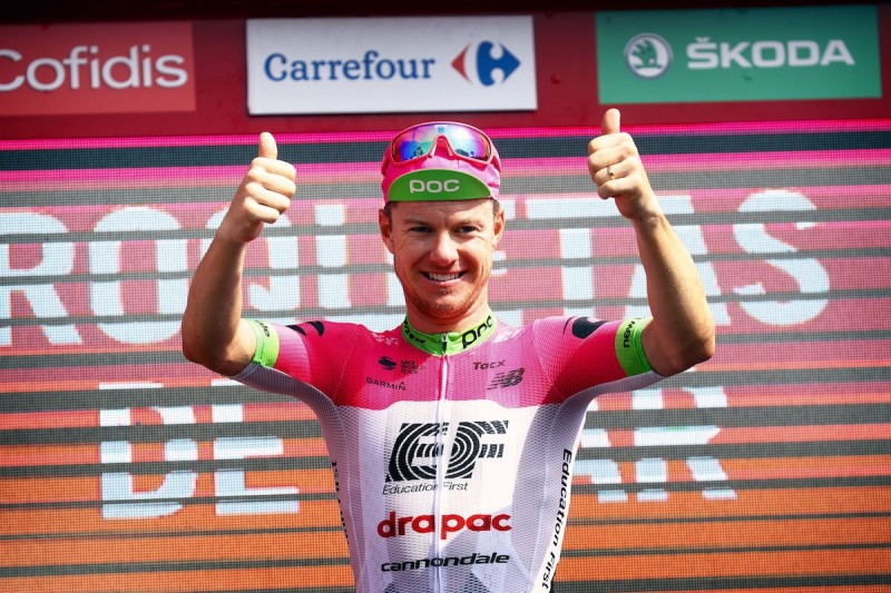 Clarke wins three-up sprint to deliver Vuelta victory on stage five
