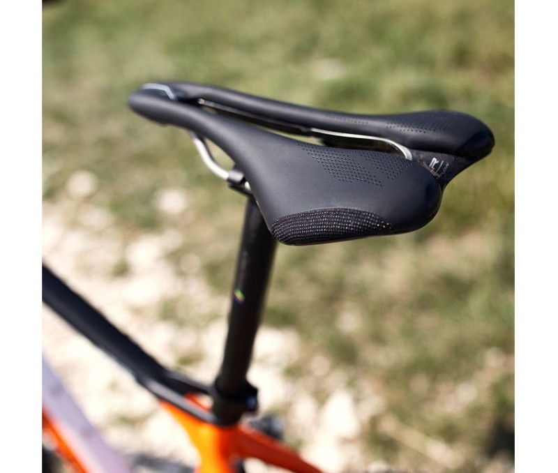 Selle Italia SLR Boost X-Cross Superflow - Compact and Lightweight, Conquering Off-Road