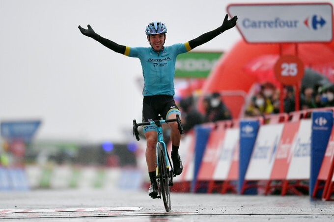 Vuelta a España. Stage 6. Ion Izagirre Takes a Beautiful Win Atop Aramón Formigal