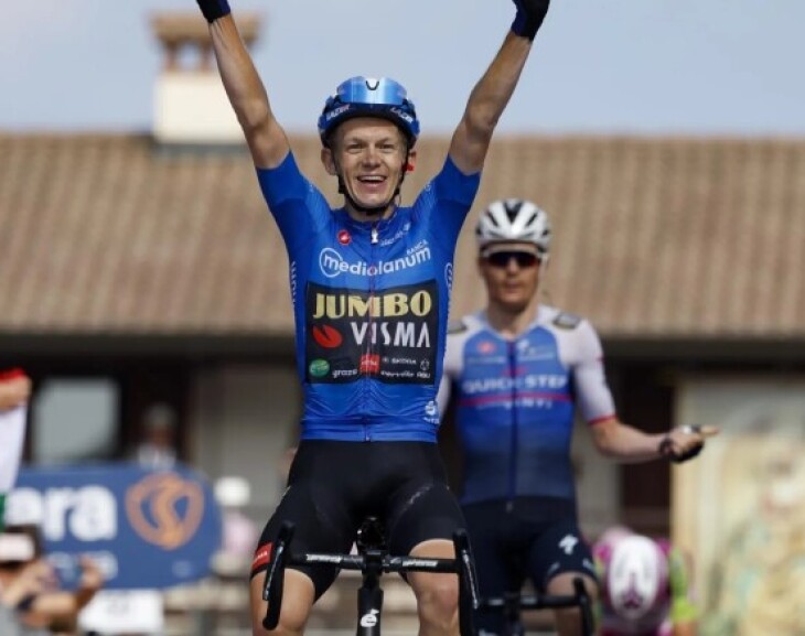 Double Success Bouwman with Victory and Blue Jersey in Nineteenth Stage Giro d'Italia