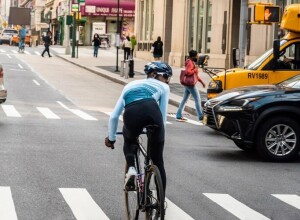 Article By Siroko Tech: Safe Cycling – How to Avoid Accidents with Vehicles and Pedestrians