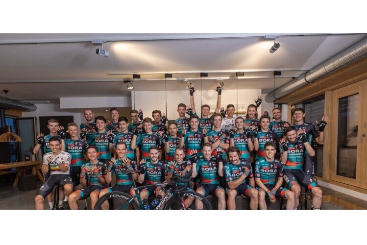Roeckl Sports Becomes Official Glove Supplier of BORA - hansgrohe