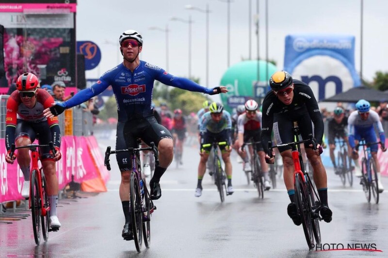 Kaden Groves Sprints to Victory in Stage 5 of the Giro d'Italia