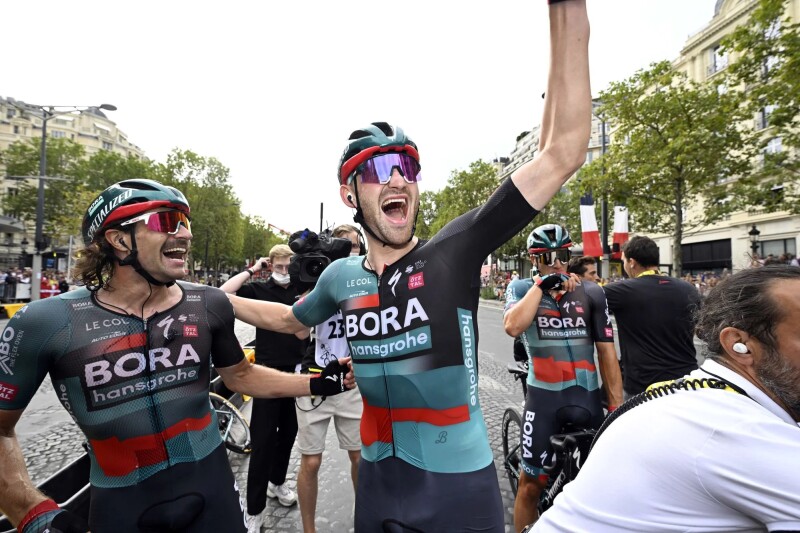 Jordi Meeus wins on the Champs-Élysèes as Jai Hindley finishes Tour de France 7th in the general classification