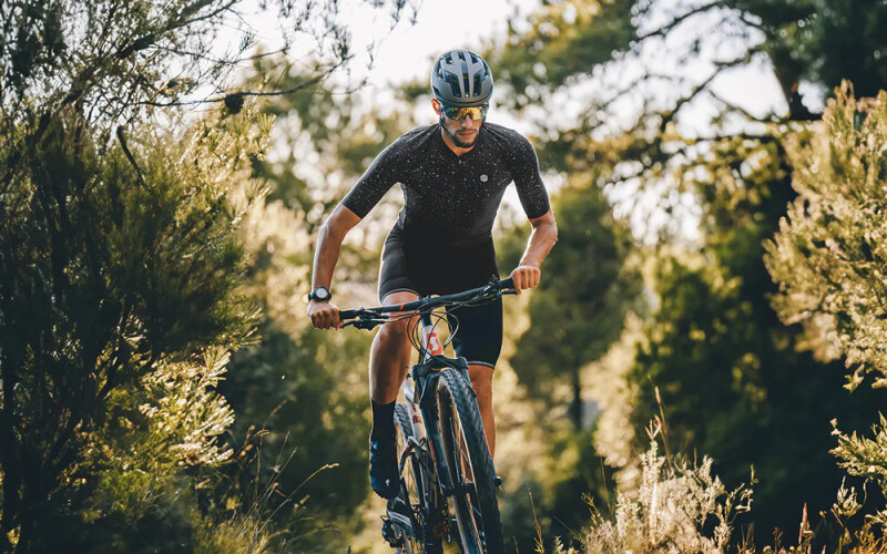 Article by Siroko: MTB Cycling: Pros and cons of hardtail vs full suspension