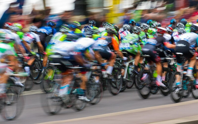 Article by Siroko: Guide to Understanding Professional Road Cycling: Roles, Hierarchy, and Strategy